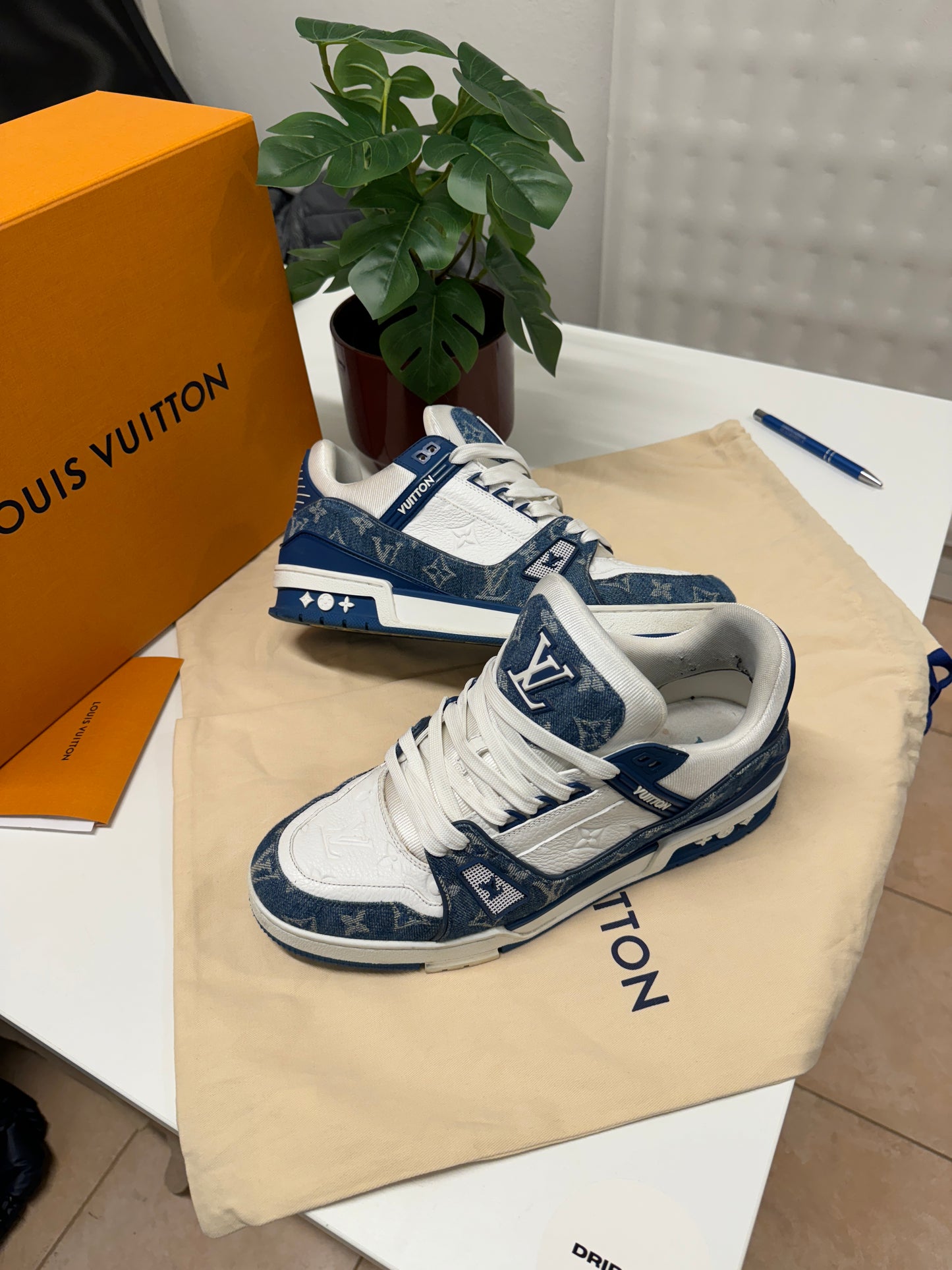 LOUIS VUITTON SNEAKERS