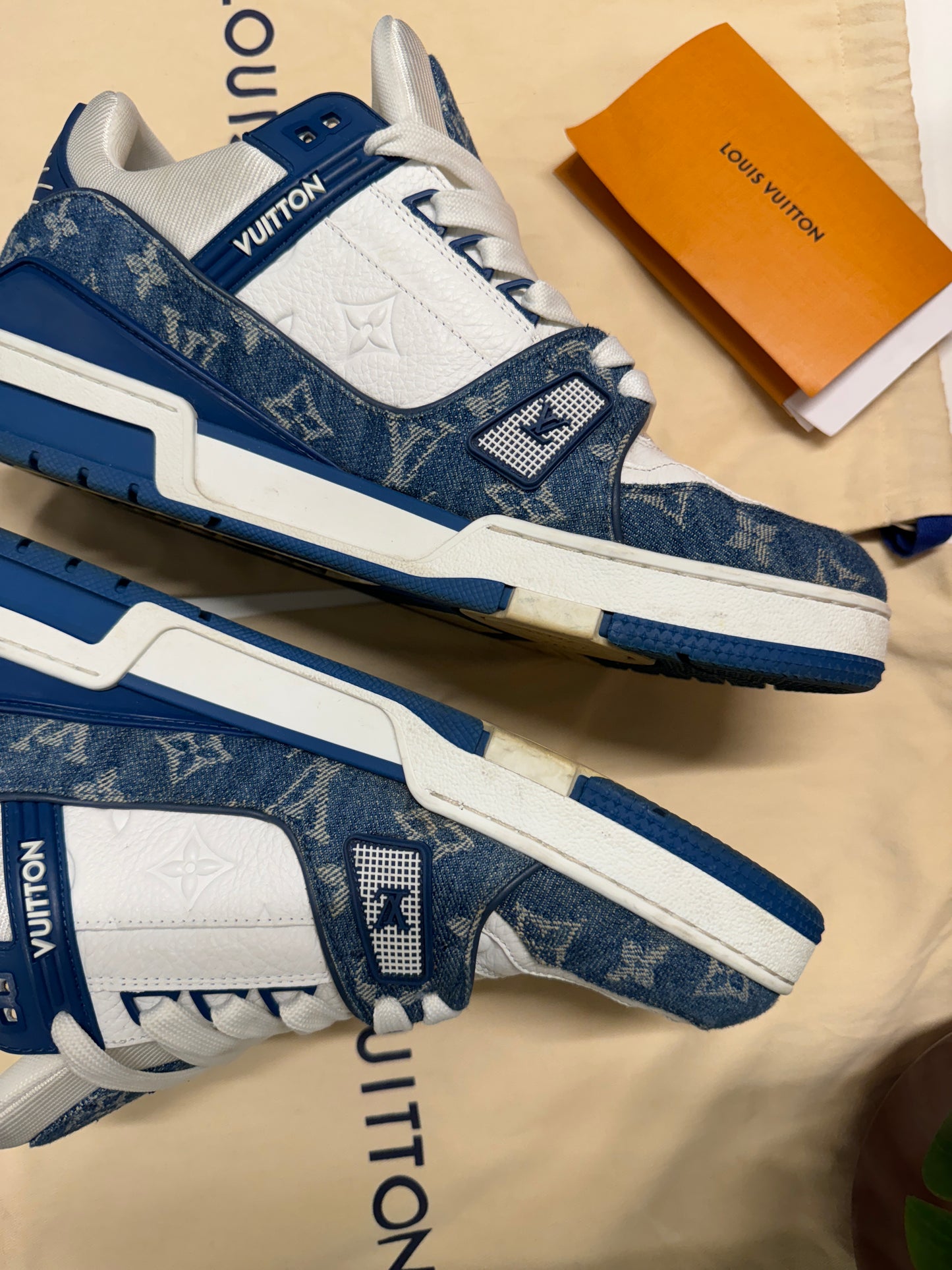 LOUIS VUITTON SNEAKERS