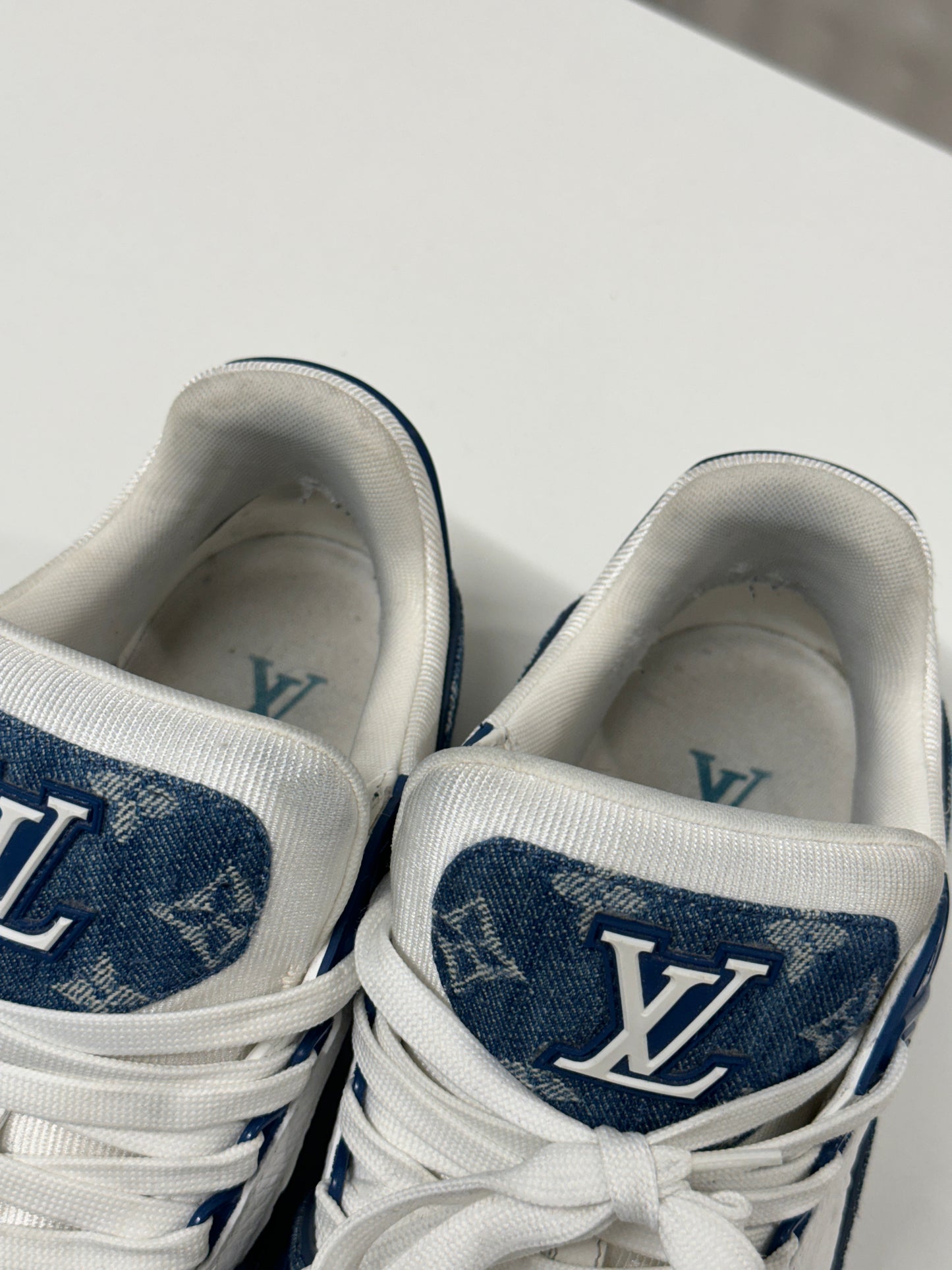 LOUIS VUITTON SNEAKERS